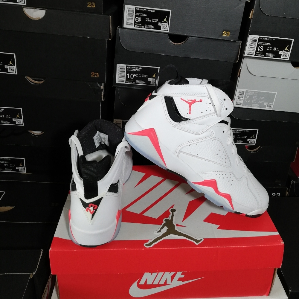 AIR JORDA 7 RETRO WHITE INFRARED WOMEN'S US SIZE 7.5 BRAND NEW IN BOX